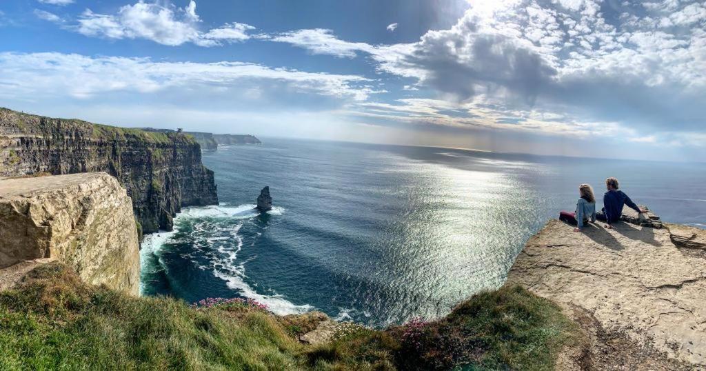 Lahinch -Beach -Surf- Hostel Экстерьер фото