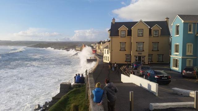 Lahinch -Beach -Surf- Hostel Экстерьер фото